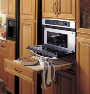 GE Oven With Handicap Accessible Pullout Shelf